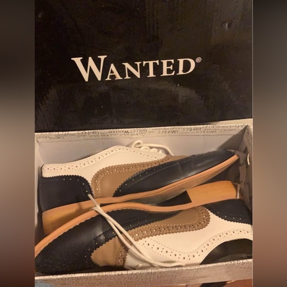 Women’s Two-Tone Oxford Shoes - Picture 5 of 5